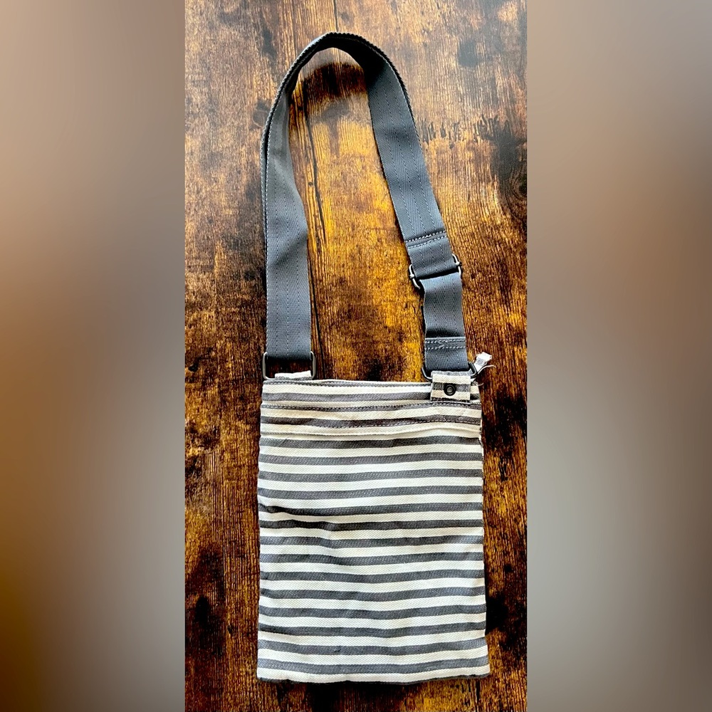 Dakine | Women’s Jive 1L crossbody handbag.